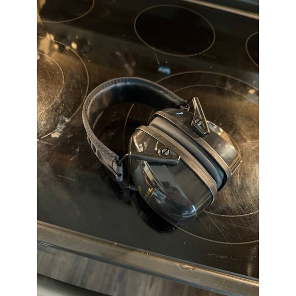 Field and Stream Hearing Protection Ear Muffs - Picture 4 of 8